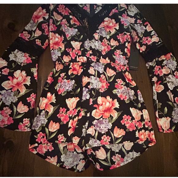 ⭐️ Forever 21 Pretty Black Floral Print Playsuit Long Sleeve Romper Boho Small - Picture 7 of 13